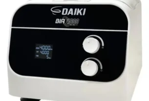 Centrífuga Daiki BIA 4000 PRP PRF 8 tubos vista frontal com display LCD